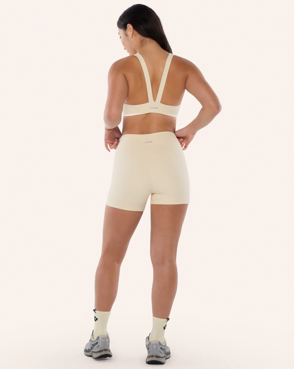 Define Invisible Scrunch Short 4" - Image 21