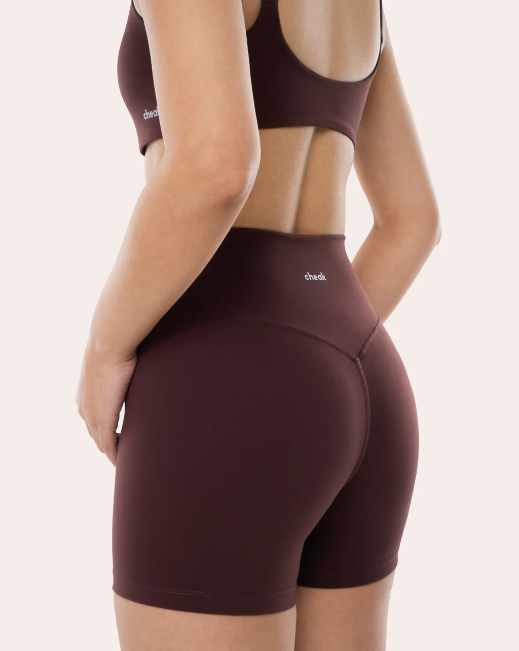 Define Invisible Scrunch Short 4" - Image 24